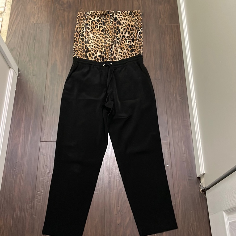 EXPRESS LEOPARD STRAPLESS JUMPSUIT SIZE SMALL. EXCELLENT CONDITION!